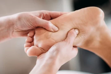 Mal aux genoux : et si tout venait de vos pieds ?